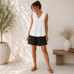 BLUSA LISA CUELLO PICO SIN MANGA
