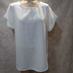 BLUSA YOLI LISA BOTONES ESPALDA