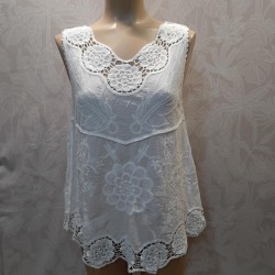 BLUSA AROA SIN MANGA Y BORDADO