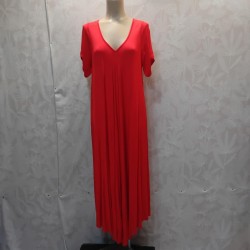 VESTIDO LISO CUELLO PICO LARGO MANGA CORTA