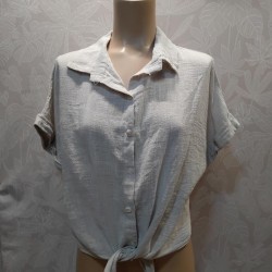 CAMISA LISA CON LAZO MANGA CORTA