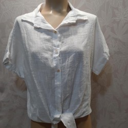 CAMISA LISA CON LAZO MANGA CORTA