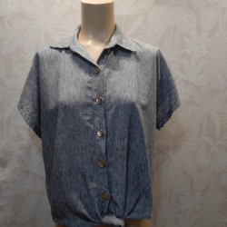CAMISA LISA CON LAZO BOTONES DORADOS MANGA CORTA