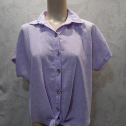 CAMISA LISA CON LAZO BOTONES DORADOS MANGA CORTA