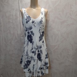 VESTIDO CUELLO PICO TIRANTE ANCHO 