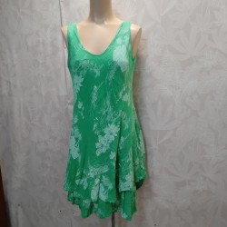 VESTIDO CUELLO PICO TIRANTE ANCHO 