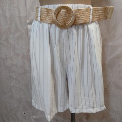 PANTALON RAYA CORTO CON CINTURON