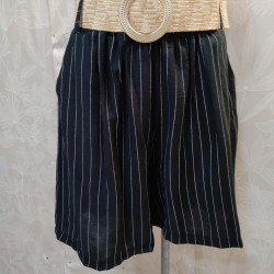 PANTALON RAYA CORTO CON CINTURON