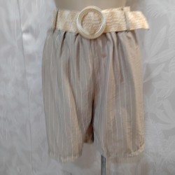 PANTALON RAYA CORTO CON CINTURON