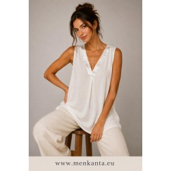 BLUSA LISA CUELLO RASO PICO SIN MANGA